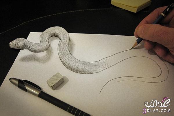 فنان يبدع رسوماً مجسمة رائعة بقلم الرصاص