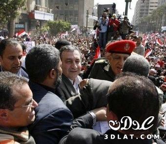استقبال حار لرئيس الوزراء المصري الجديد في ميدان التحرير