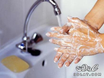 تطهير اليدين بالماء والصابون أكثر فعالية من استخدام المطهرات