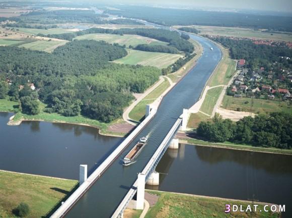 جسر مائي مدهش يمر فوق نهر في ألمانيا!!