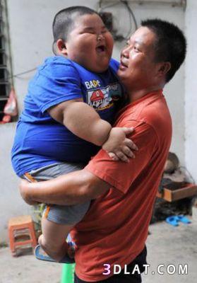 طفل يبلغ من العمر 3 سنوات ووزنه يفوق الـ60 كيلو!!