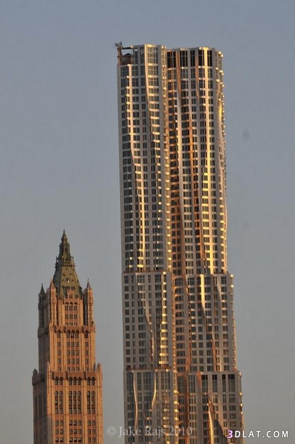 مبنى فرانك جيري في نيويورك: أمواج من الفولاذ تتمايل بالضوء والظل!