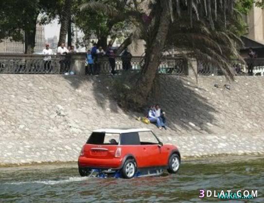 سيارة تتجول على سطح نهر النيل