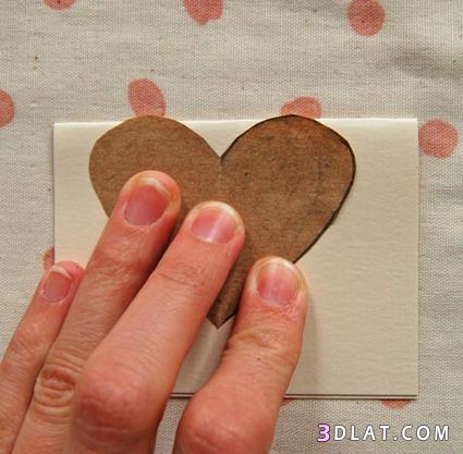 أشغال يدوية,طريقة عمل كروت رومانسية بالكروشية,عمل كارت تهنئة  شكل قلب بالورق