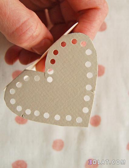 أشغال يدوية,طريقة عمل كروت رومانسية بالكروشية,عمل كارت تهنئة  شكل قلب بالورق