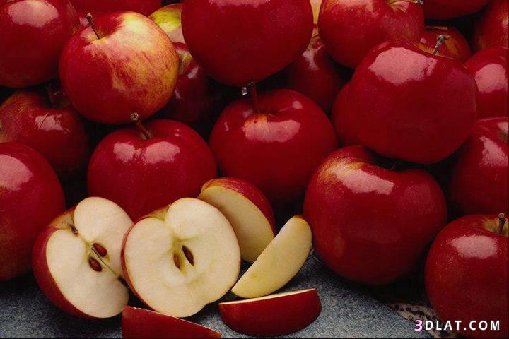 دراسة: عدم غسل الأسنان بعد تناول التفاح يتلفها