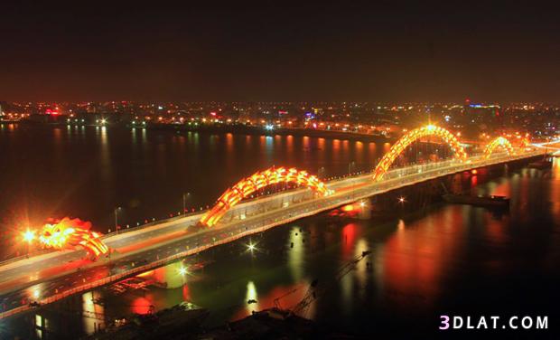 جسر التنين الجديد في فيتنام ينفث النيران والمياه