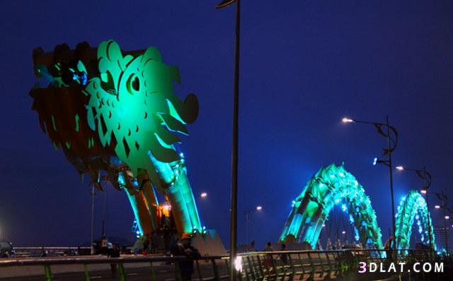 جسر التنين الجديد في فيتنام ينفث النيران والمياه