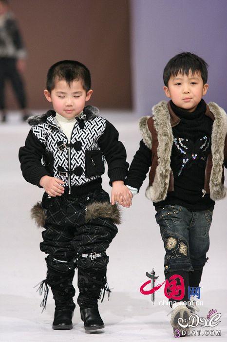 ازياء شتوية للاطفال ملابس شتاء 2024 للصغار اجمل ملابس شتائية للاطفال