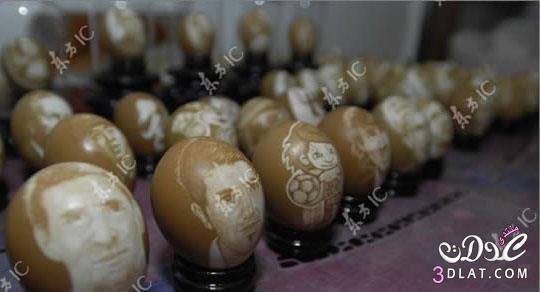 فنان صيني ينحت صور اللاعبين على البيض‎
