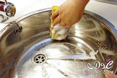 تنظيف حوض المطبخ طريقة تنظيف حوض المطبخ