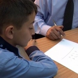 طفل عمره 11 عاما يحجز مقعده الجامعي بقسم الرياضيات