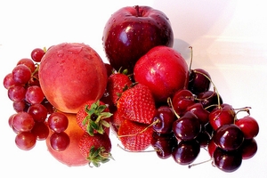 الفاكهة الحمراء تمنع التجاعيد