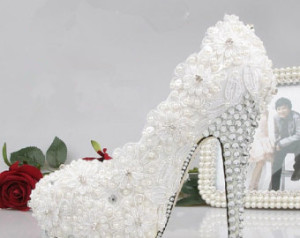 اجمل  احذية الاعراس 2024  احذية بيضاء للعروسة 2024