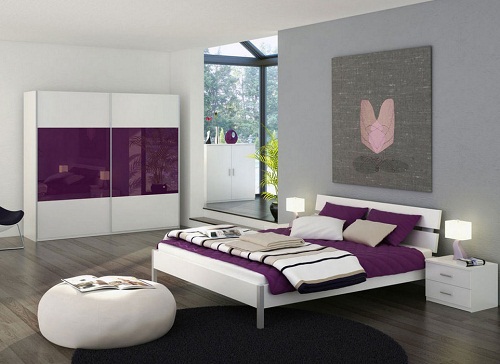 غرفة نوم عصرية باللون الموف