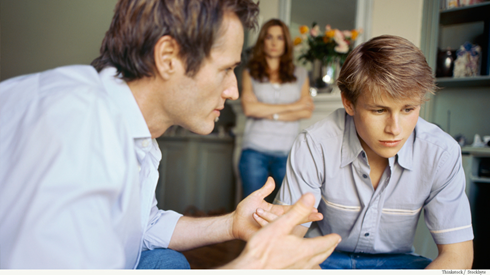 خطوات فعالة لمشاركة المراهق في حل المشكلات الأسرية<< تحت العشرين >>