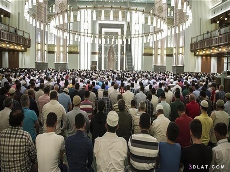فضل المحافظة على صلاة الجماعة ،وما حكم تكرار الجماعة في مسجد بعد الجماعة ال