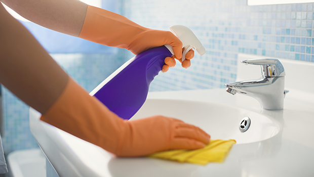 عادات تنظيف المنزل التي تحتاجينها للحفاظ على صحة عائلتك