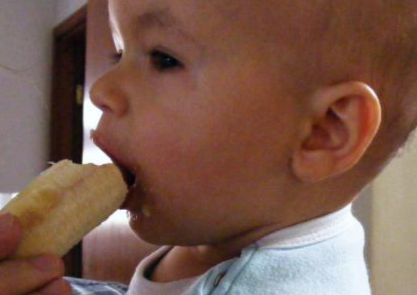 طعام الطفل في الشهر الرابع إلى السادس مرحلة أولى،أكلات هامة ومكملة لغذاء طف