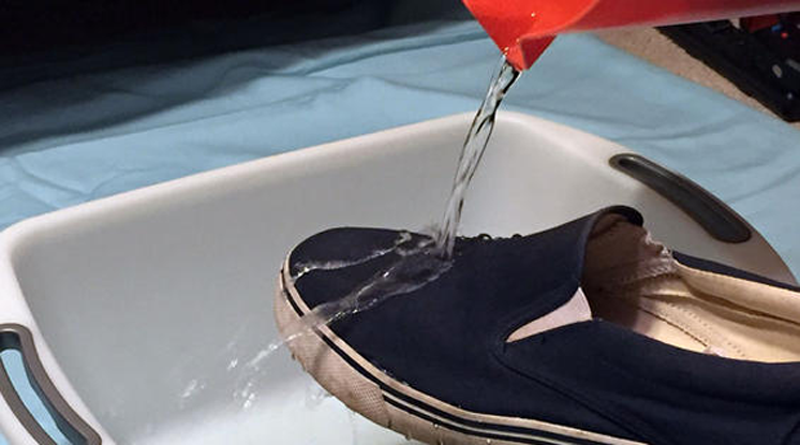 طريقة عمل حذاء مضاد للماء في دقائق بخطوات سهلة ، كيف تحافظى على حذائك من بل