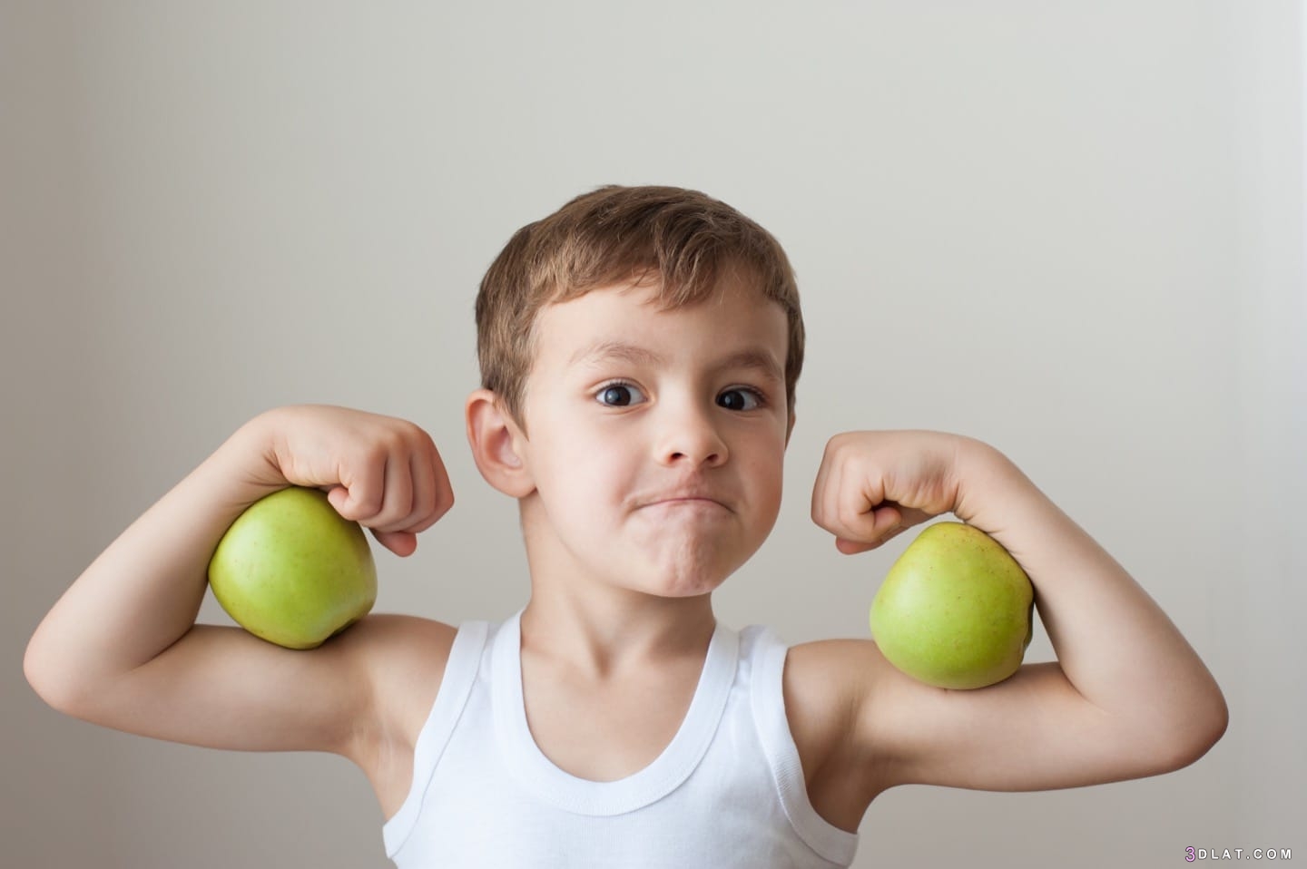 فوائد أكل التفاح الصحية للأطفال،طريقة عمل التفاح للرضع أهمية أكل التفاح للأ