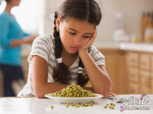 4 اسرار ليحب طفلك الطعام الصجي