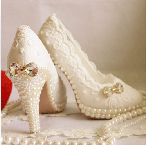 أحذية عرائس بالكريستالات الملونة2024,جزم أفراح كعب عالي,شوز بيضاء للعروسه ,أحذية
