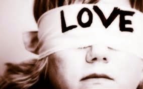 دراسة تؤكد أن الحب أعمى!