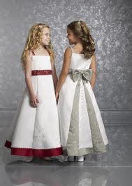 تشكيلة كبيرة من الفساتين البيضاء للاطفال 2024 اجمل فساتين افراح للبنات الصغار 20