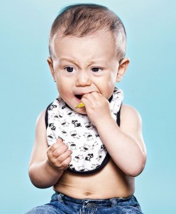 صور أطفال لأول مرة يأكلون الليمون