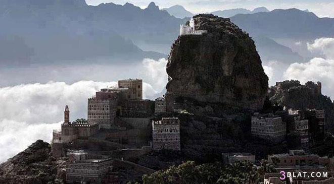 ماذا تعرف عن القرية اليمنية المعلقة فوق السحاب؟