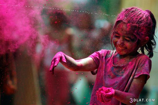 عالم من الألوان والبهجة في مهرجان هولي بالهند