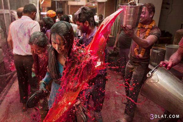 عالم من الألوان والبهجة في مهرجان هولي بالهند