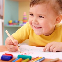 تطور مهارة الكتابة عند الطفل , تعليم الطفل الكتابه , نصائح لتعليم الطفل الكتابه