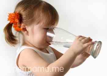 كم كوب ماء يجب ان يتناوله الطفل