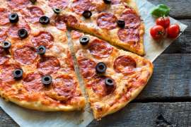 طريقة تحضير  بيتزا الببيروني  وصفة سهلة وسريعة بيتزا الببيروني