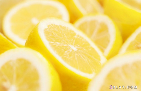 لماذا تبدأ اليوم مع كوب من الماء مع الليمون؟