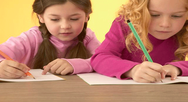 كيفية تعليم الطفل الكتابة: متى نبدأ؟ وكيف نقوم بذلك؟ ما هي الطرق الصحيحة لب