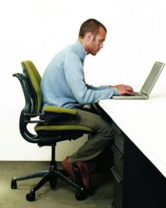 كيفية الجلوس الصحيح أمام الكمبيوتر ،نصائح هامة للجلوس الصحيح أمام‎ ‎الكمبيو