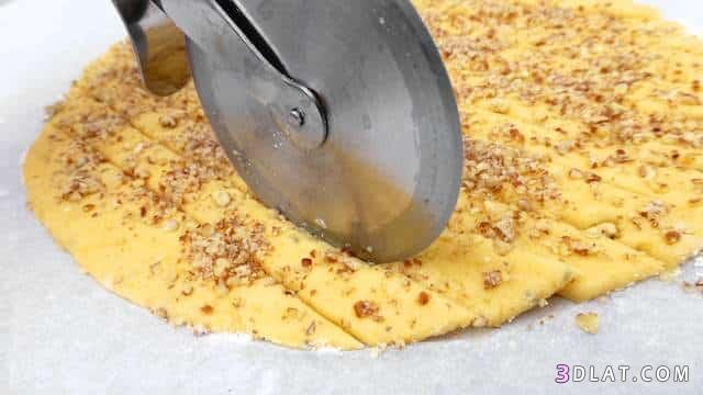 طريقه عمل بقسماط بالجبنة الشيدر , البقسماط بالجبنة الشيدر بالخطوات المصوره