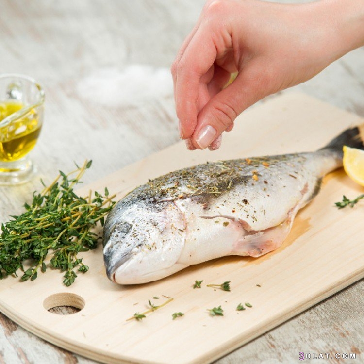 كيف نتجنَّب رائحة السمك الكريهة في الطهو؟