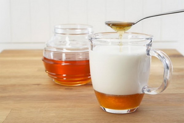 تناول العسل واللبن تضاعف للفوائد الصحية،هل تعرفي أن تناول العسل واللبن أفي