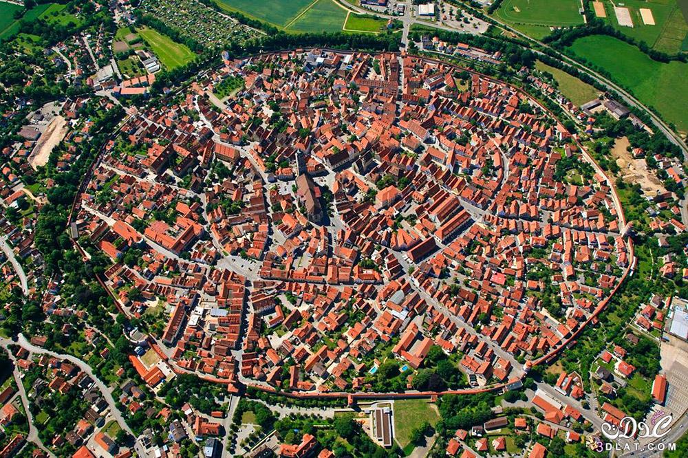 بلدة نوردلنجن في ألمانيا تم تشيدها بالكامل داخل حفرة نيزك