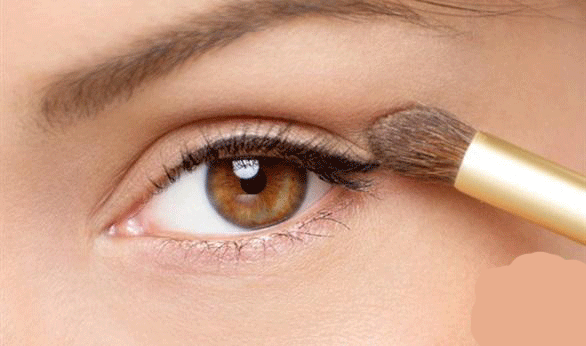 دليل مكياج العيون لصاحبات البشرة الدهنية / طرق بسيطه للاحتفاظ بالمكياج على الوجه