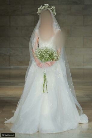 مجموعة فساتين زفاف ريم عكرا لخريف 2024 مزينة بالورود البرية