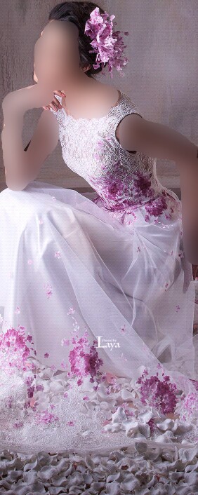 فساتين زفاف منقوشه بالورود بالوان رائعه ، فستان زفاف هذا العام بالالوان ٢