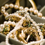 نصائح هامــــــــــة للعروسة (طريقة تنظيف الذهب والفضة والمجوهرات)