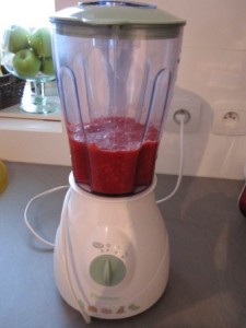 طريقة عمل عصير فراولة سريع بنكهة الصودا / عمل عصير فراوله