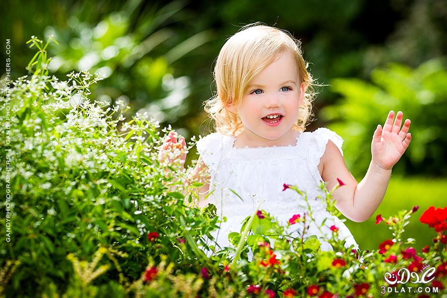 صور أطفال مع أزهار روعة ، اروع صور برائة الأطفال