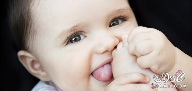 تطور الطفل الرضيع, مرحلة الرضاعة, النمو الجسمى والفسيولوجى للرضيع, النمو الحسى والحركى للطفل